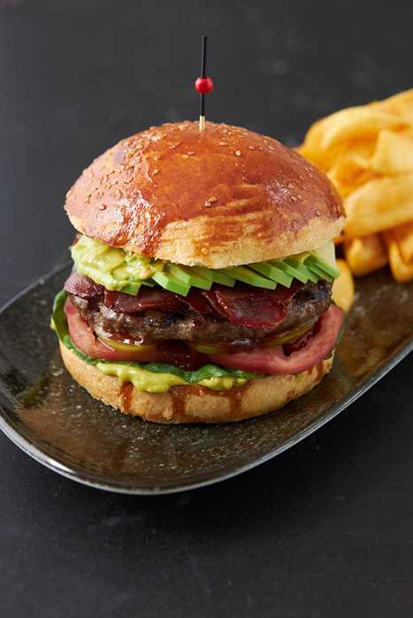 Pastırmalı Avokado Burger